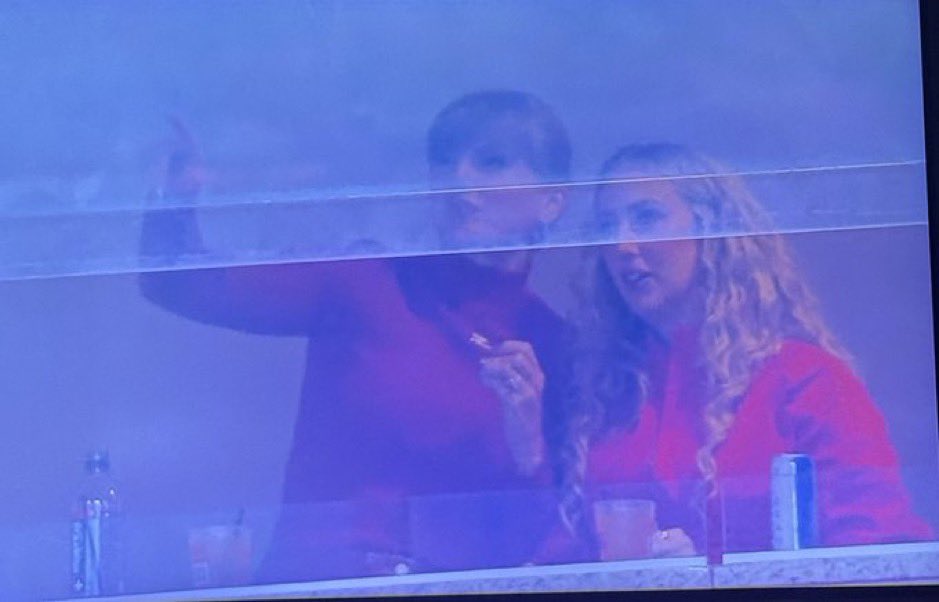 Taylor Swift, Brittany Mahomes and Mama Kelce match in red turtlenecks for Chiefs vs Commanders in new Photos, Watch as the Trio Celebrates Chiefs Victory with dancing to Taylor's "Shake it off" Song