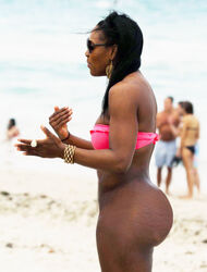 Serena Williams Flaunts Irresistible Legendary Butt In 5 New Beach Swimsuit Pics