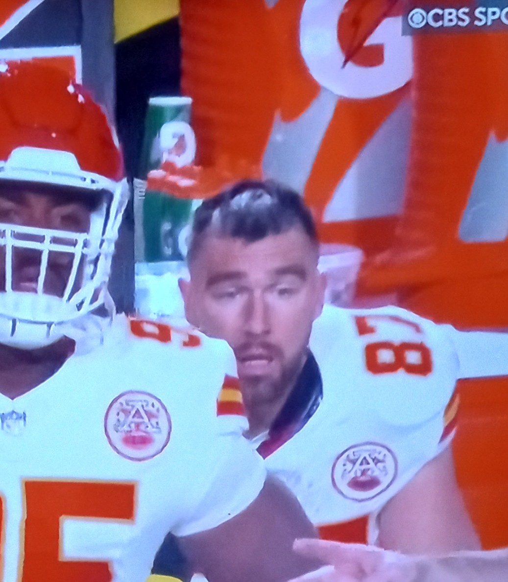 Heart-Touching Moment: Panicked Taylor Swift Runs Onto the Field After Fiancé Travis Kelce Gets Blasted in the Chest and Ribs by Bills Players — He Was Slow to Get Up, and She Helped Him as They Walked to the Locker Room… Taylor Then Furiously Blasts the Buffalo Crowd in a Viral Clip — Full Story and Exclusive Video!