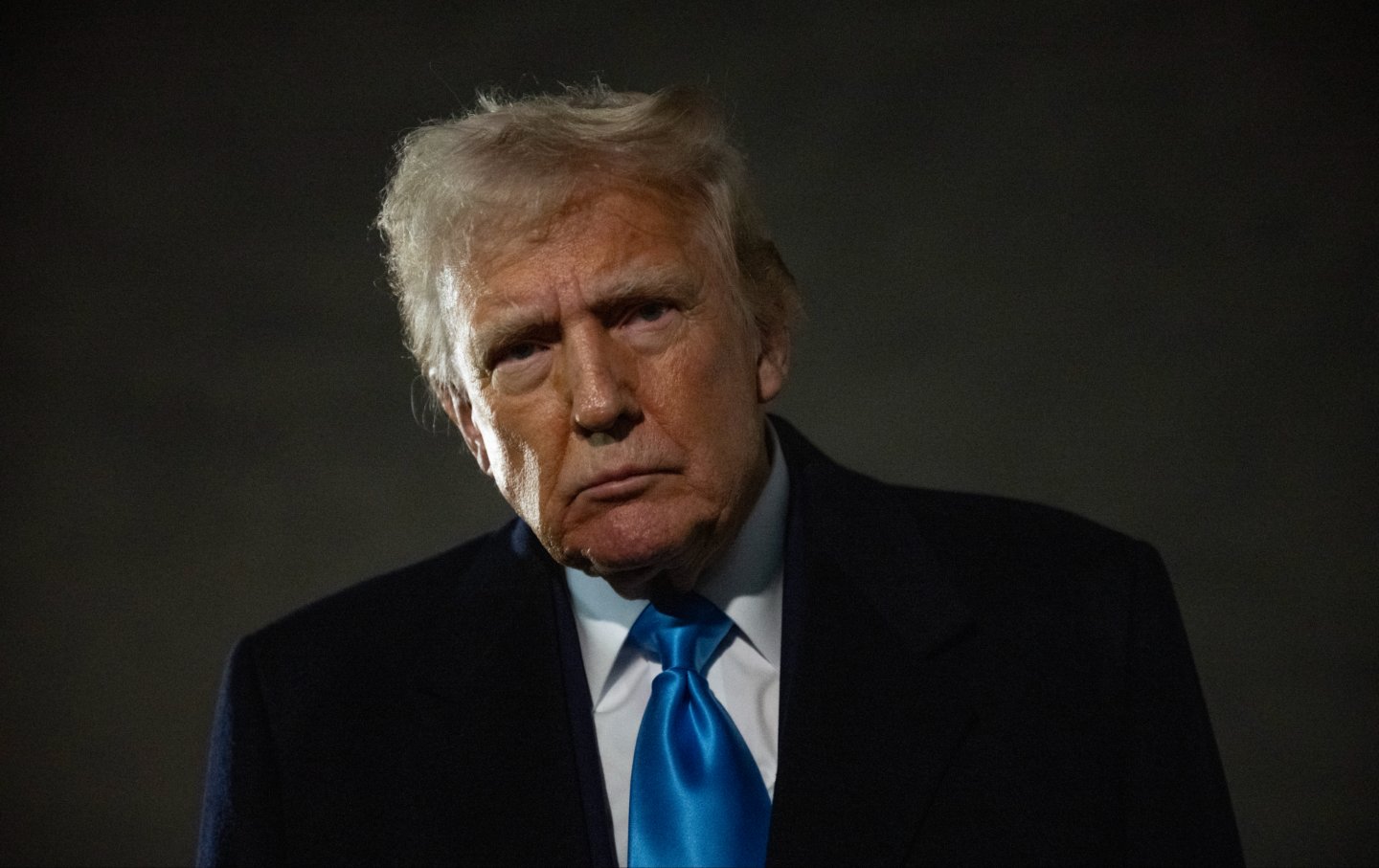 Experts Flag Shocking Detail in Trump’s Venezuela War Room Photos as Questions About His Health Resurface