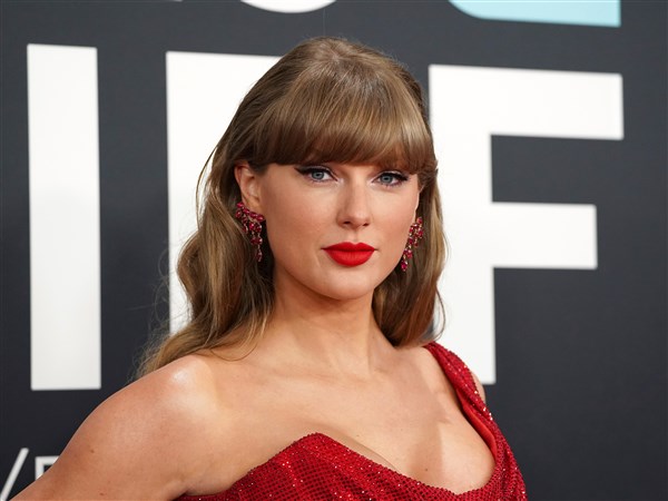 Pop Icon Taylor Swift Submits Formal Petition to Congress Calling for the Dissolution of ICE, Citing the Fatal Shooting of Minneapolis Resident Renee Nicole Good and Arguing the Agency Has “Done More Harm Than Good” to American Communities, and You Won’t Believe Trump’s 7-Word Response to Taylor

Taylor Swift, one of the most influential figures in global pop culture, has stunned both the music world and Washington by submitting a formal petition to the United States Congress calling for the complete dissolution of ICE, the federal agency responsible for immigration enforcement. Swift’s petition cites the fatal shooting of Minneapolis resident Renée Nicole Good by an ICE agent as a turning point in her view of the agency’s role, arguing forcefully that ICE has “done more harm than good” to American communities and calling on lawmakers to dismantle the agency entirely.

Swift’s move has sent shockwaves through the national discourse, coming from an artist whose public voice rarely wades into direct political demands. Her petition was delivered in the wake of a growing national outrage over the shooting of Good, a 37-year-old Minneapolis woman who was fatally shot by an ICE officer during a federal enforcement operation. The incident has sparked protests and intense political debate, with critics saying the federal government has failed to hold its own agents accountable and has mischaracterized the encounter. Many community leaders in Minneapolis and beyond have condemned the response from federal authorities, and Swift’s petition taps directly into that anger.

In her petition, Swift described the moment as a catalyst for her decision to advocate for sweeping structural change. She wrote that the shooting — and the broader pattern of aggressive immigration enforcement — reflects a system that disproportionately targets vulnerable communities and lacks transparency and oversight. Her petition urged members of Congress to consider not just reform, but the complete dissolution of ICE, replacing it with a framework that prioritizes human rights and community safety over punitive enforcement.

The reaction in Washington was immediate, and it brought an unexpected response from former President Donald Trump, who remains a dominant figure in Republican politics and a potential contender for the 2028 presidential race. When asked about Swift’s petition at a recent rally, Trump responded with a now-viral seven-word rebuttal: “Keep singing and stop hating our country.” Those seven words have since echoed across social media and news outlets, with supporters praising Trump’s blunt dismissal and critics accusing him of dismissing serious calls for accountability.

Trump’s terse reaction reflects the broader political divide over immigration enforcement and federal authority. Supporters of ICE insist the agency is essential for national security and law enforcement, arguing that it protects American communities from crime and illegal immigration. They view Swift’s petition as an overreach by a celebrity with no law enforcement experience. Opponents see it very differently, framing the agency as an instrument of fear that has too often operated without transparency or consequences for deadly force.

The debate has now spilled into Congress, where lawmakers are grappling with how to respond to both the shooting and Swift’s high-profile petition. Some legislators have echoed the singer’s concerns, calling for increased oversight of immigration enforcement and structural reform. Others have dismissed her petition as political grandstanding, arguing that Congress should focus instead on pragmatic policy adjustments rather than dismantling an entire agency.

Beyond the political sphere, the public reaction has been fierce and deeply divided. Vigils and protests in Minneapolis and other cities have drawn thousands, with participants demanding justice for Good and broader change to immigration policy. At the same time, many ordinary Americans express unease at the idea of dismantling a major federal agency, regardless of its flaws, and worry about the potential consequences for border security and enforcement.

Swift’s intervention has undeniably amplified the national conversation, pushing a celebrity voice into the center of a debate that had already become one of the most contentious issues in American politics. Whether her petition will translate into concrete legislative action remains uncertain, but it has undeniably forced lawmakers to reckon with public sentiment that may be shifting in unexpected ways. As the country continues to grapple with the aftermath of the shooting and the broader implications for federal law enforcement, the clash between cultural influence and political power shows no signs of slowing down.

The debate over ICE, accountability, and the limits of federal power has become more than just a policy dispute — it has become a cultural flashpoint that is drawing in voices from unexpected places and challenging the nation to consider how it balances safety, justice, and the rights of its people.