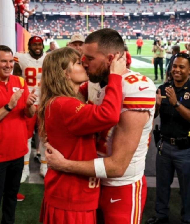 Taylor Swift Steals the Spotlight as She Runs to Hug and Give Husband Travis Kelce a Celebratory Kiss After Chiefs’ Thrilling 30–27 Win Over the Raiders