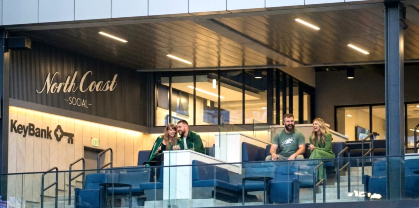 Taylor Swift, Travis Kelce, Jason Kelce, and Kylie Kelce Turn Heads as the NFL’s Power Family Attends the Eagles vs. Jaguars Game at Tottenham Hotspur Stadium in London to Support Jason’s Former Team, Following Travis Kelce’s Recent Appearance at the Cleveland Guardians’ Playoff Victory