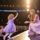 Taylor Swift reads a little girl shirt and stops her concert immediately... Full story