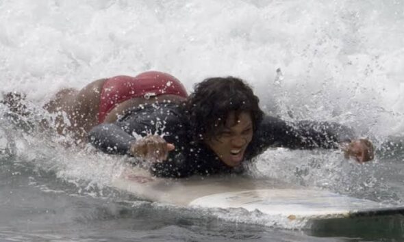 YOU ARE NOT READY FOR THIS, SO DON'T WATCH. Serena Williams slips while surfing and fans can't stop rewatching the video of those big melons swinging to hit the water as her rear wildly jiggles the moment she hit the water, this clip is a tsunami of hot bouncing jelly
