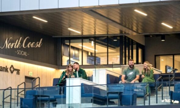 Taylor Swift, Travis Kelce, Jason Kelce, and Kylie Kelce Turn Heads as the NFL’s Power Family Attends the Eagles vs. Jaguars Game at Tottenham Hotspur Stadium in London to Support Jason’s Former Team, Following Travis Kelce’s Recent Appearance at the Cleveland Guardians’ Playoff Victory