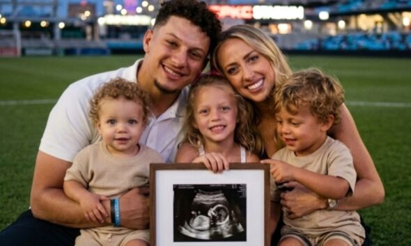 Patrick Mahomes and Brittany Mahomes Melt Hearts With a Stunning Pregnancy and Gender Reveal for Baby No. 4 at CPKC Stadium, as Their Kids Sterling, Bronze, and Golden Deliver Adorable Reactions in a Heartwarming Moment That Breaks the Internet