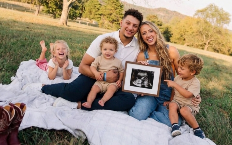 Patrick and Brittany Mahomes Steal the Spotlight Alongside Their Kids Sterling, Bronze, and Golden in a Heartwarming Pregnancy and Gender Reveal for Baby No. 4, but It’s the Kids’ Adorable Reactions and the Sweet Names They Choose for Their New Sibling That Melt Fans’ Hearts